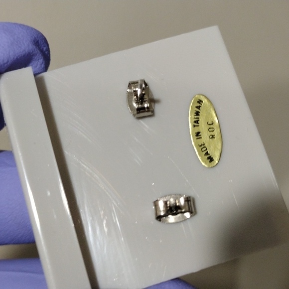 Women's Stunning Silver-tone Fabric Blue Flower Design Stud Earrings, 0.75-in - Picture 6 of 6